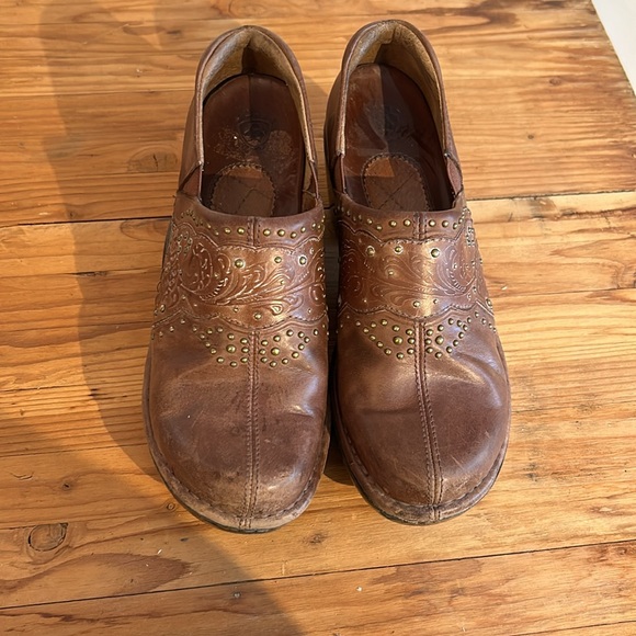 Ariat Brown Leather Cutout Studded Career Shoes Comfort Clogs Mules 7.5 western - Picture 3 of 5